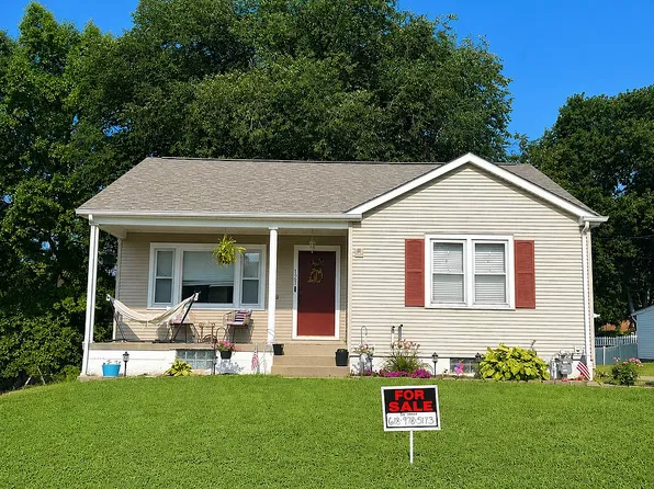 127 S Carl St, Columbia, IL 62236
