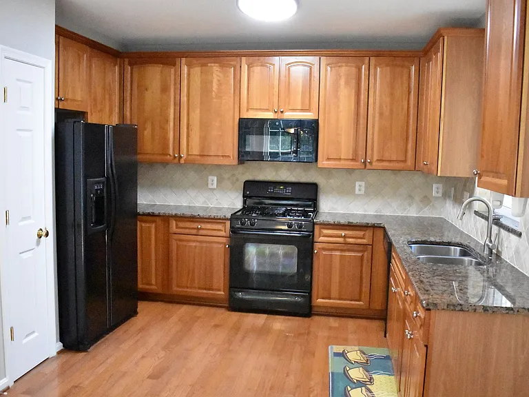 711 Galway Ln — Photo 19