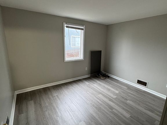 5th image of 38 Glenwood Ave #3