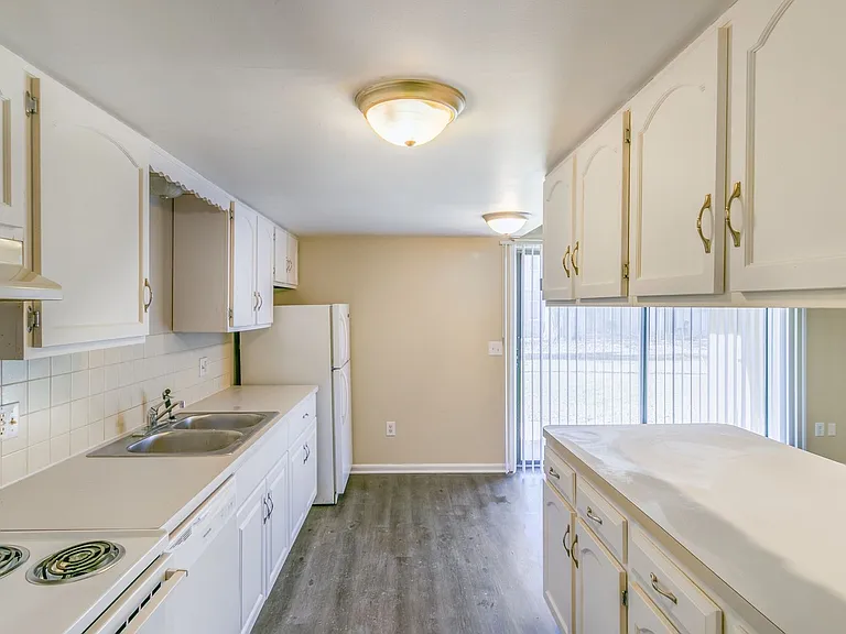 1306 E Miller Road 6114 Beechfield Dr — Photo 7
