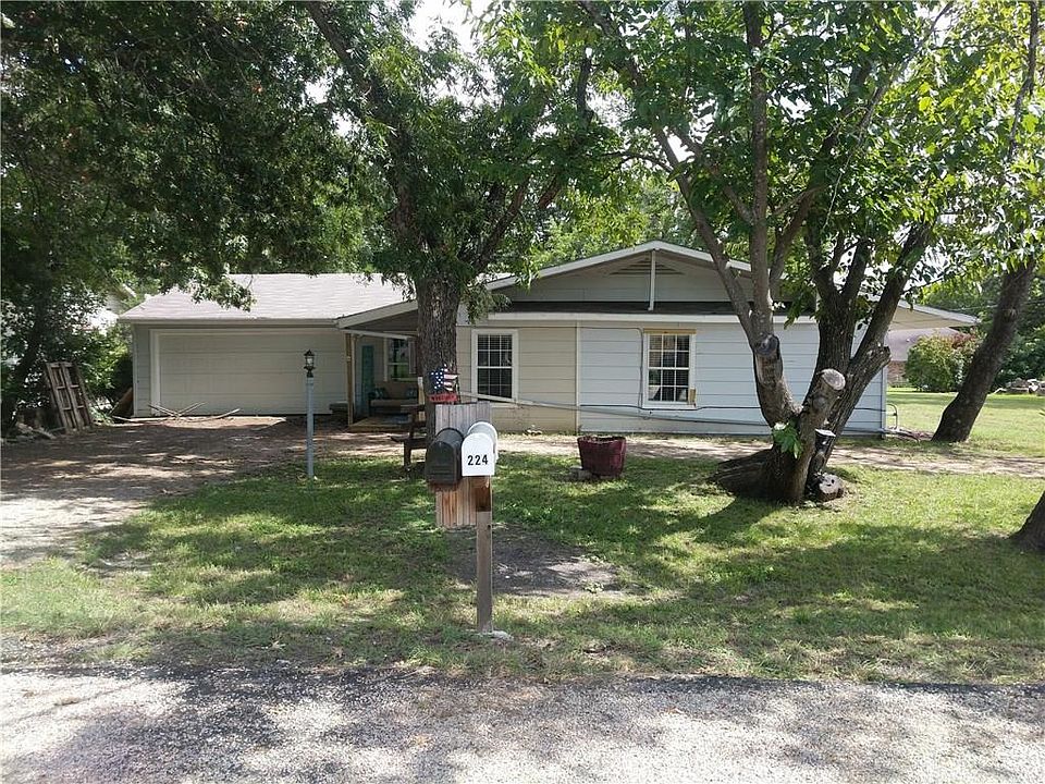 1st image of 215 Harris Hbr