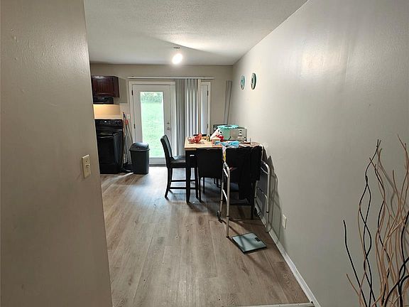 4th image of 4818 Highlake Dr