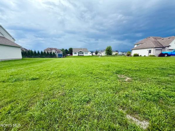 1086 Springcrest Dr, Waterville, OH 43566