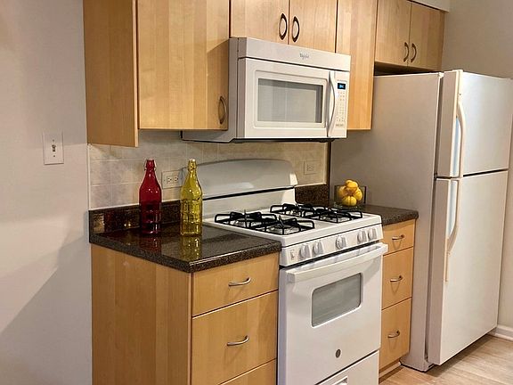 4th image of 444 Stevenson Pl