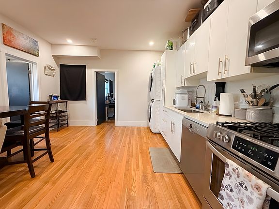 3rd image of 289 Walnut St #1