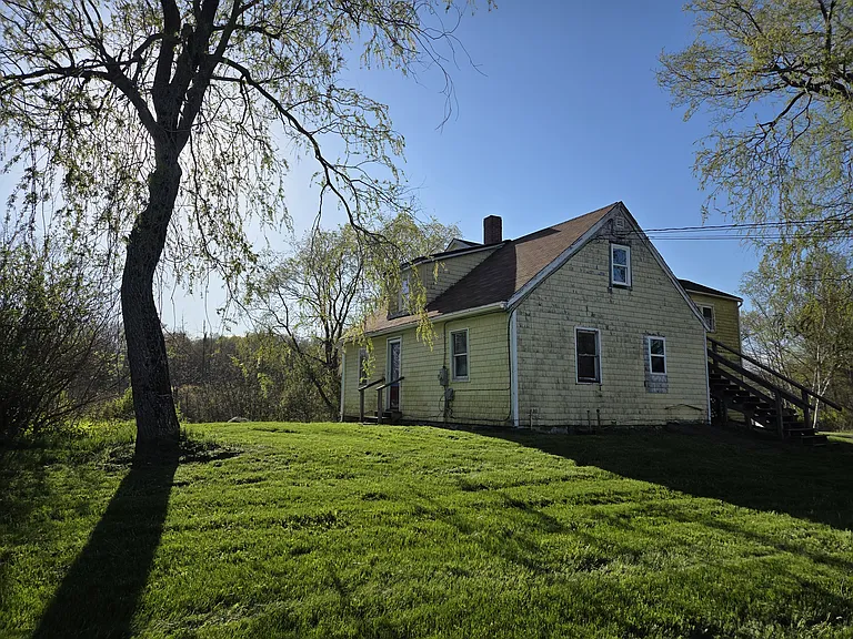 16 Swan Ln #A — Photo 1