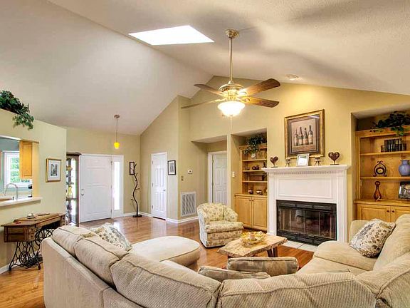3rd image of 324 Saligugi Ln