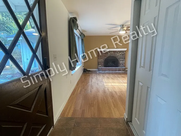 7808 Pamela Ct SE — Photo 2