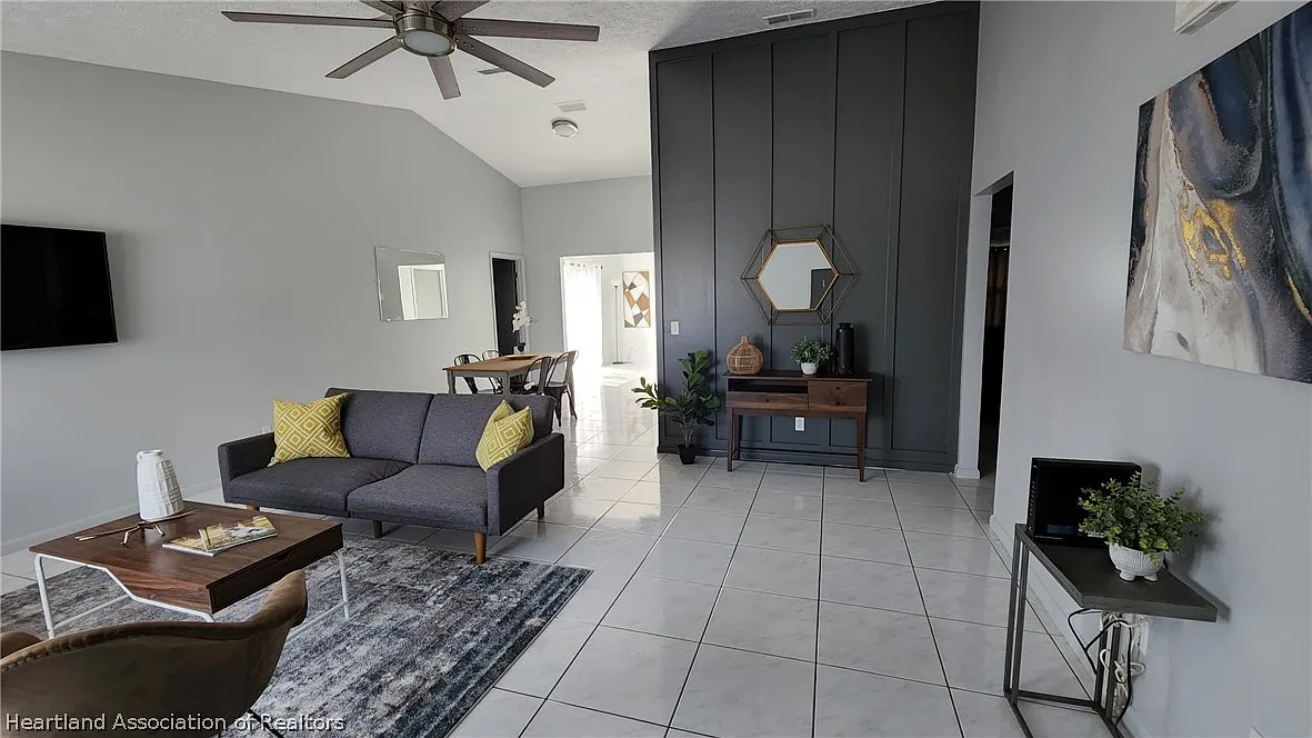 3 bed, 2.0 bath, 1264 sqft, $1,700 — Photo 3