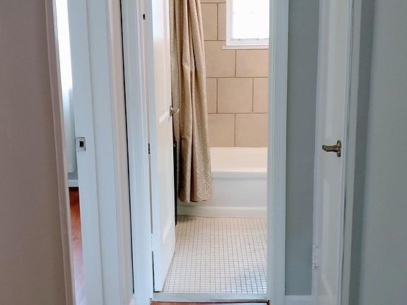3rd image of 1302 N Meade St APT 17