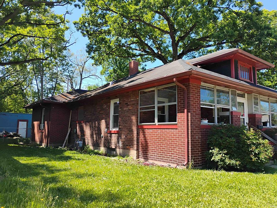 2nd image of 1128 Bissell St