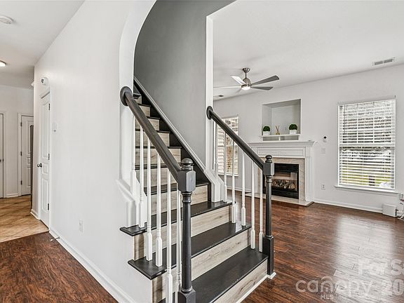 3rd image of 1532 Bitter Creek Dr