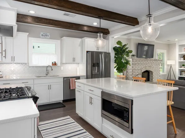 1028 Crestview Rdg, Helena, AL 35080