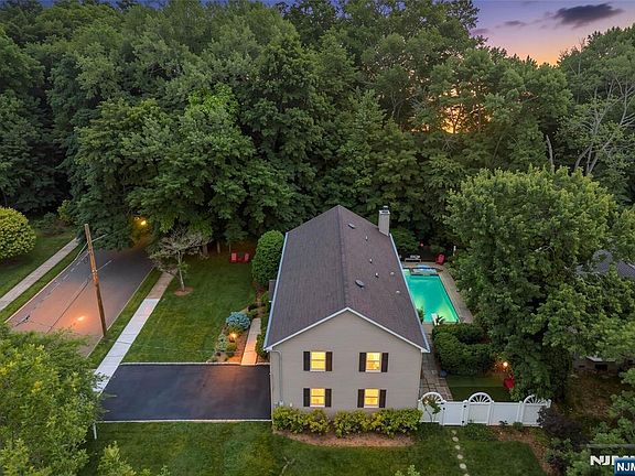 2nd image of 720 Maxwell Pl