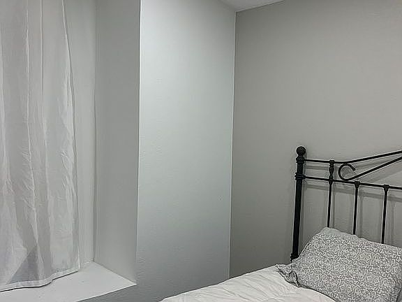 3rd image of 6405 N Beechwood Ave