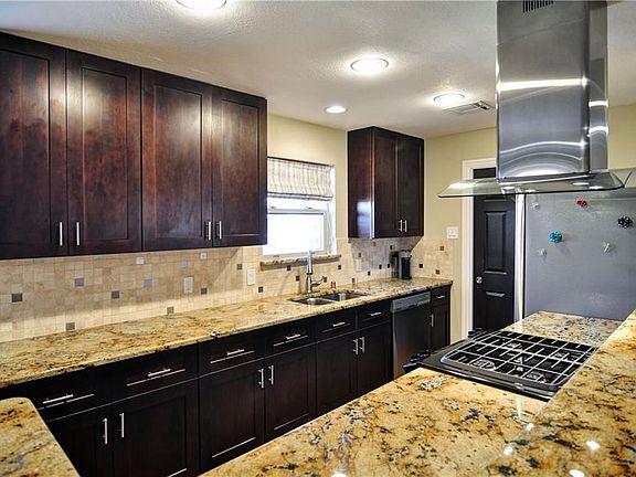 5th image of 10225 Chesterton Dr