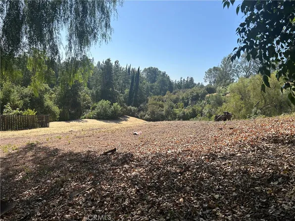 5075 Hood Dr, Woodland Hills, CA 91364