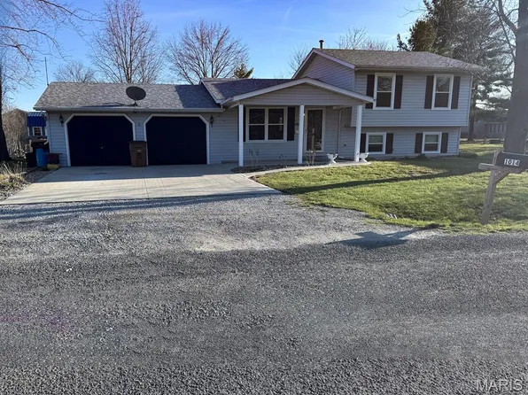 1014 E Mill St, Staunton, IL 62088