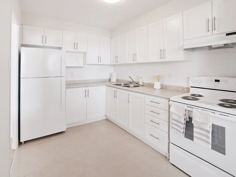 35 Warrender Ave #1 BD — Photo 8