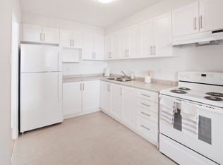 35 Warrender Ave, Toronto, ON M9B 5Z5