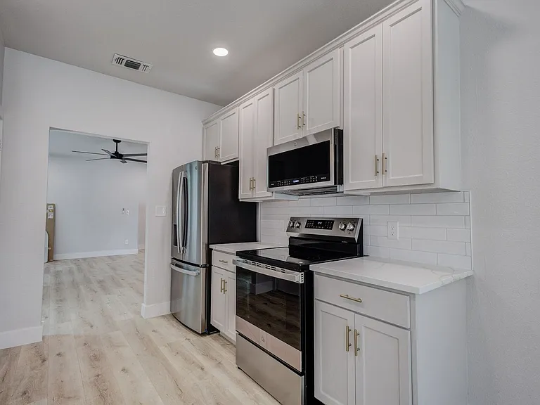 3948 Overlake Dr — Photo 4