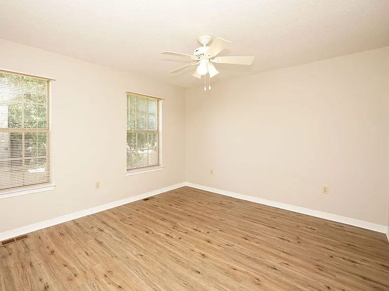 1613 Mariah Way E — Photo 29