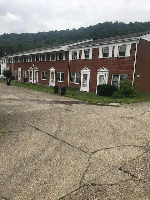 150+148 East Cove Avenue photo 1