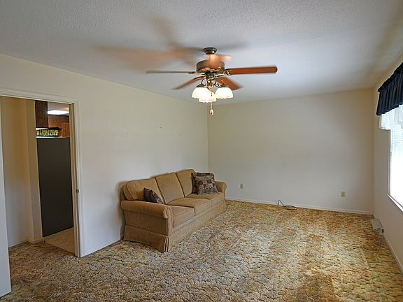 4th image of 128 Allison Dr