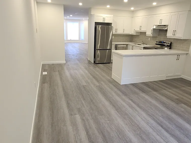 31 Torrens Ave — Photo 11