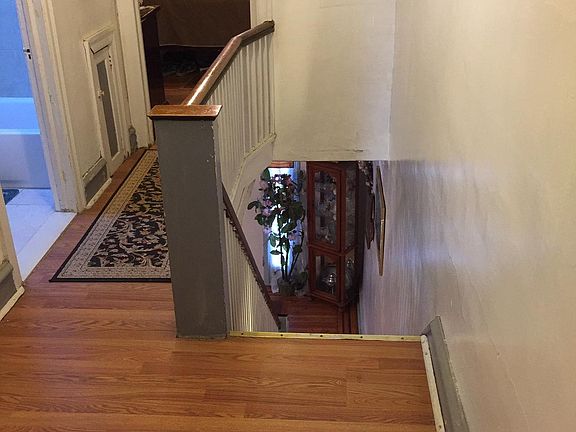 5th image of 554 E Clarkson Ave