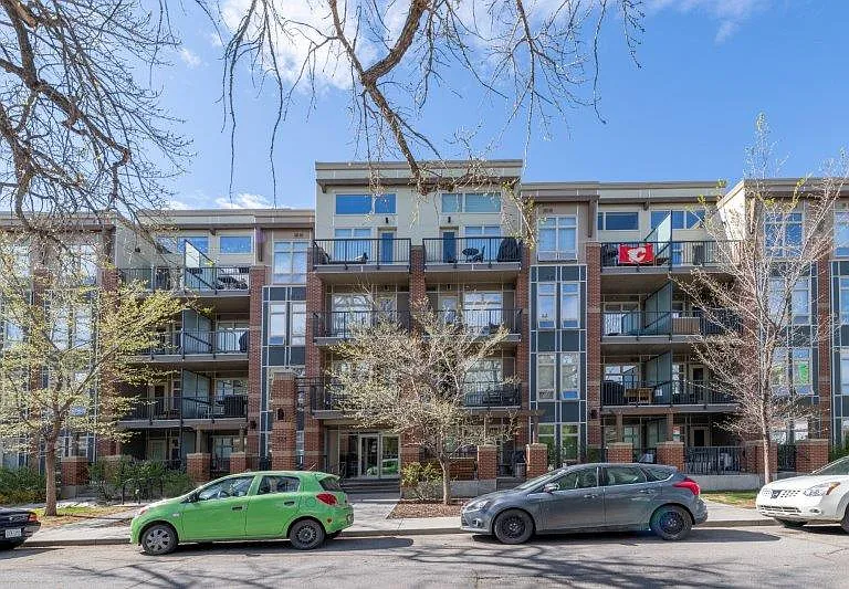 323 20th Ave SW #402 — Photo 1