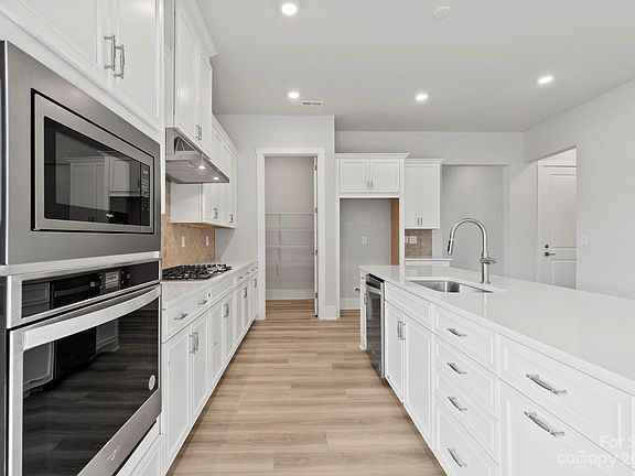 3rd image of 8008 Brookbank Dr #36