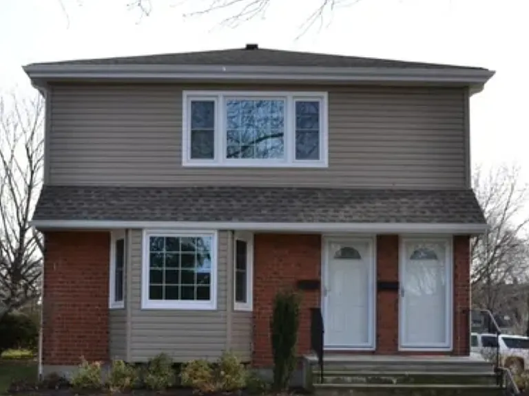 E Poplar St — Photo 2