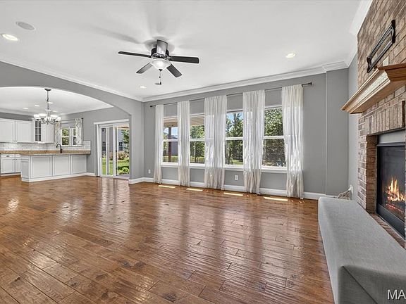 4th image of 142 Countryshire Dr
