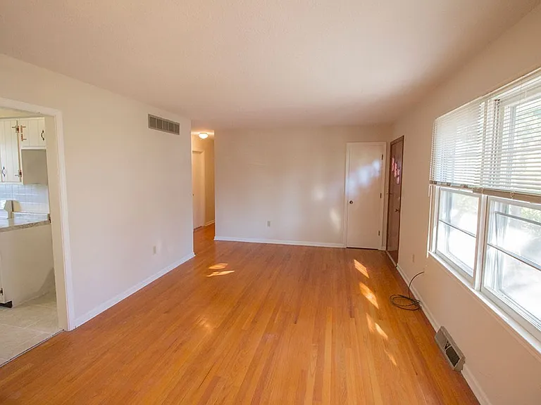 1207 White Oak Ln — Photo 11