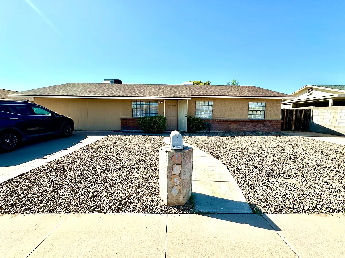 Building Photo - 1056 W Hackamore St
