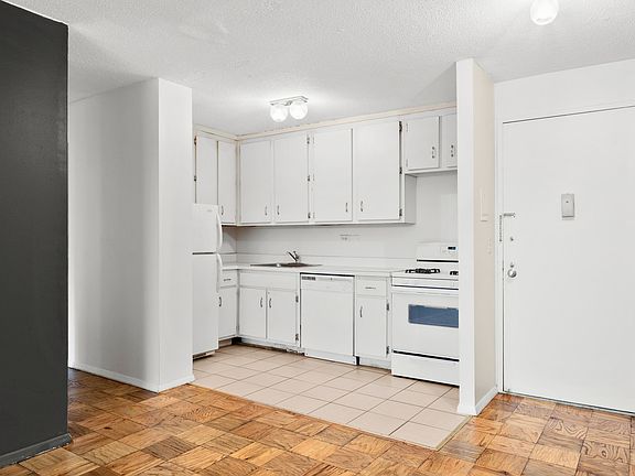 4th image of 333 E 45th St APT 14B