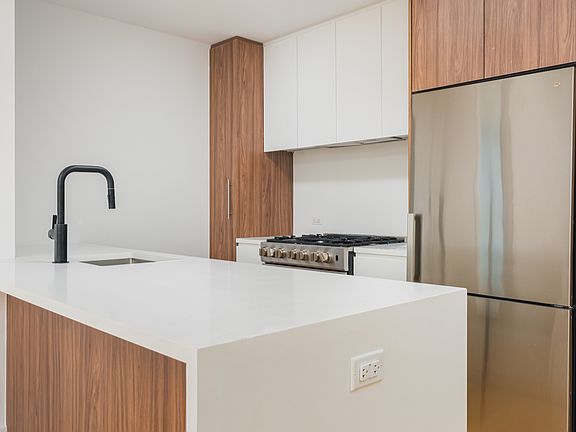3rd image of 212 W 124th St #1409