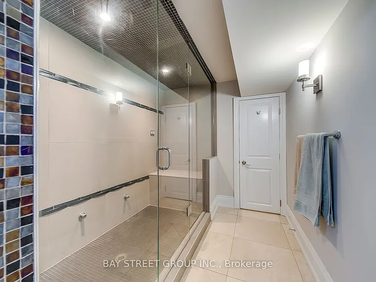 452 Avon Cres — Photo 46