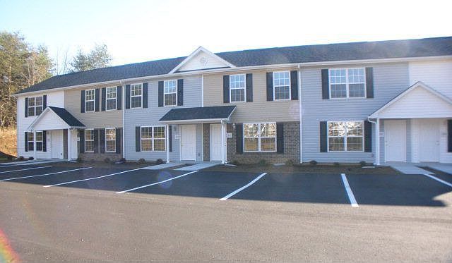 1st image of 220 Thunderbird Cir