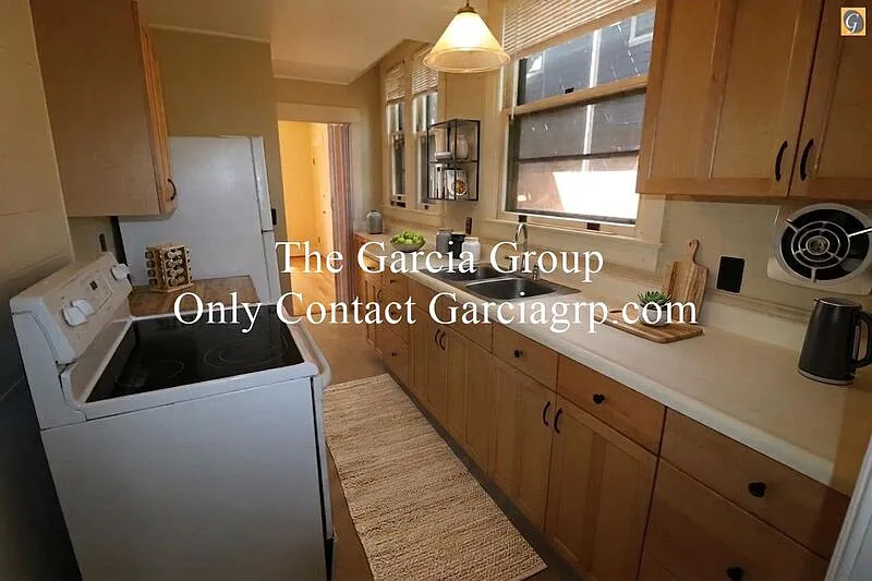 1 bed, 1.0 bath, 1231 sqft, $1,695 — Photo 2