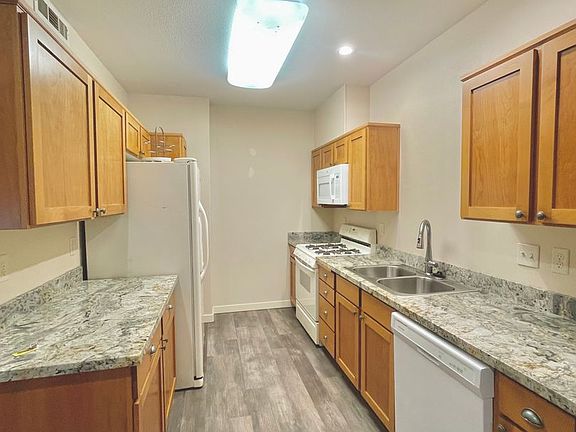3rd image of 222 Grant St