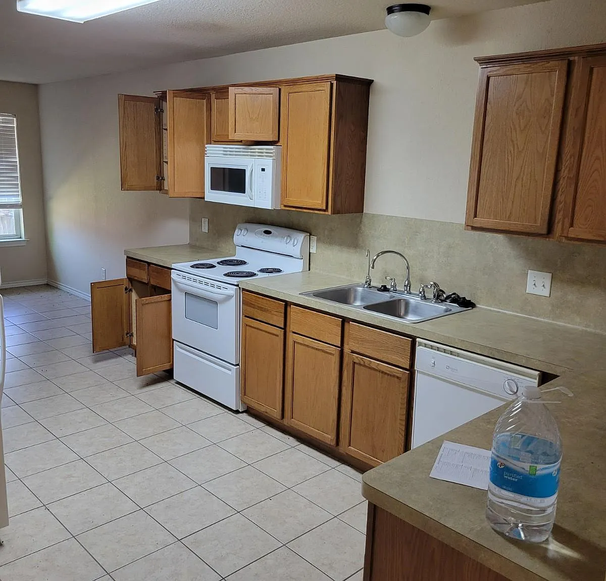 3 bed, 1300 sqft, $1,700 — Photo 4