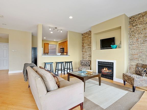 3rd image of 5884 N Ridge Ave #3