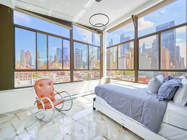 402 W 50th St #PENTHOUSE — Photo 8