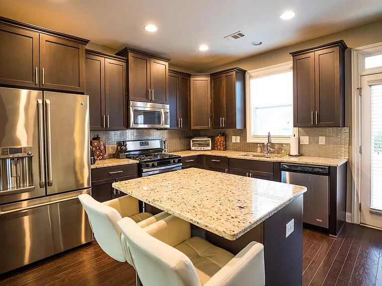 Open Floor Plan Kitchen w/ Large island, Granite countertops