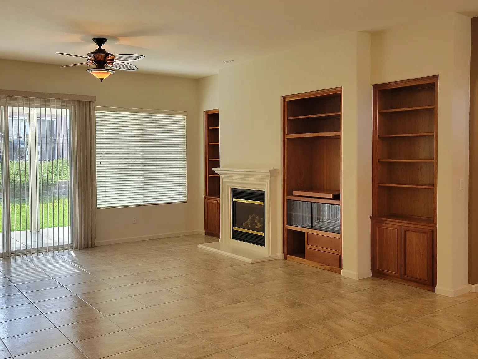 2 bed, 2.5 bath, 1880 sqft, $2,700 — Photo 2
