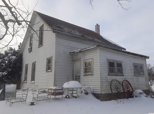 725 S State Rd, Mendon, IL 62351