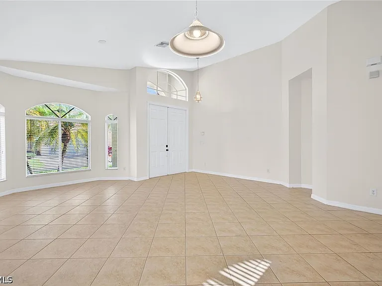 8369 Sumner Ave — Photo 7