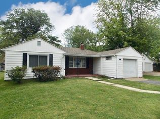 917 N State St, Flora, IL 62839